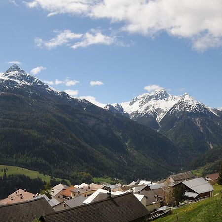 Ferienwohnung Caviezel Tschlin エクステリア 写真