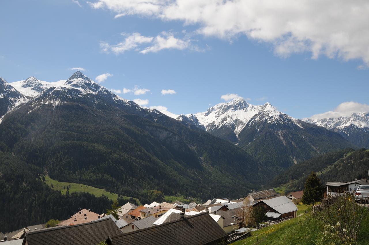 Ferienwohnung Caviezel Tschlin エクステリア 写真